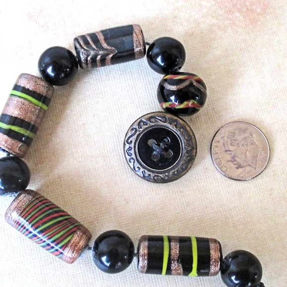 Tribal Style Beaded Button Bracelet - Picture 5 of 5